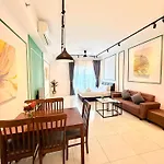 Chamber Residence Kl By Sleepy Owl Suites
