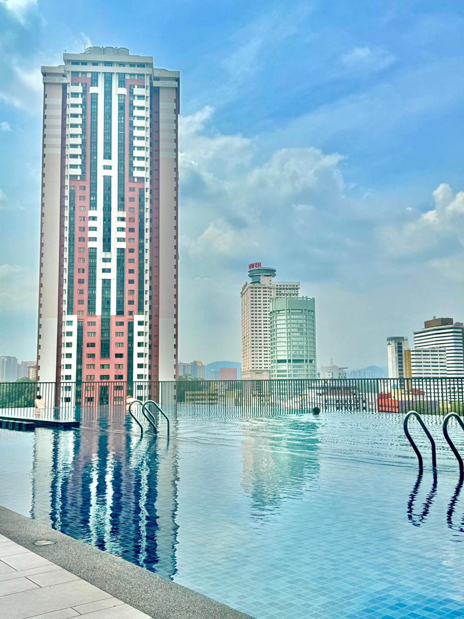 Chamber Kl By Sleepy Owl